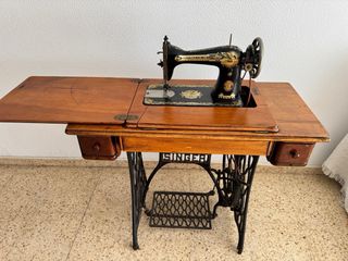 Máquina de coser Singer modelo 66 “Lotus” de 1929