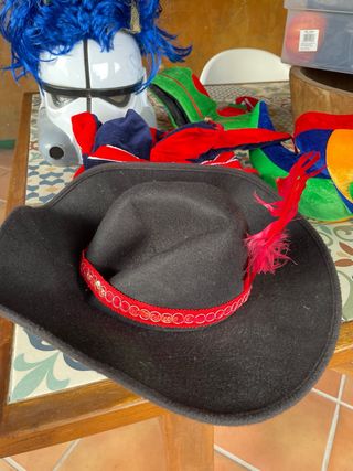 Gorros ( arlequín, peluca azul, caballero...)