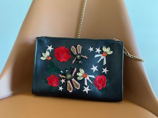 Bolso Zara bordado con cadena