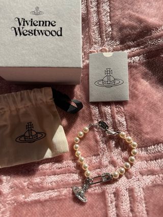 Pulsera Vivienne Westwood Perlas y Pin