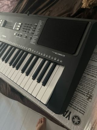 Piano Yamaha E363