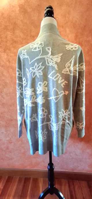 Chaqueta Desigual Gris con relieve