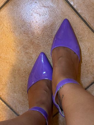 Scarpe viola eleganti con cinturino