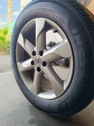 Llanta 18 Nissan Murano 235/60/R18
Dos de la marca