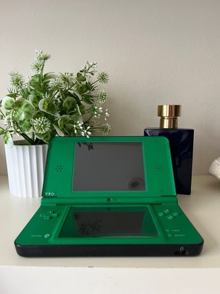 Nintendo DSi XL Verde
