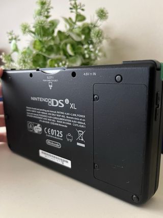 Nintendo DSi XL Verde
