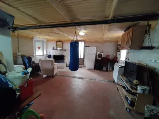 Casa reformada con jardín y piscina