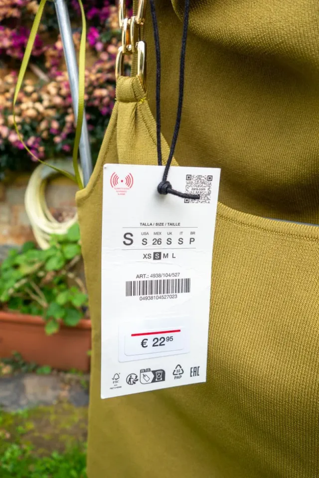 Top punto Zara detalle metálico