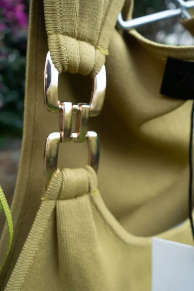 Top punto Zara detalle metálico