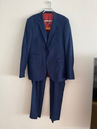 Traje azul hombre