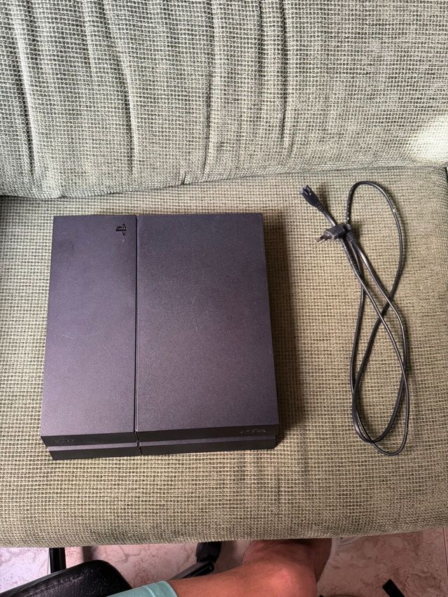 PS4 (PlayStation 4) 1TB Negra + Juegos