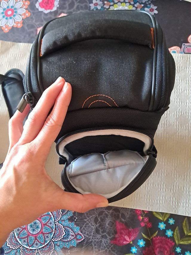 Funda Cámara Amazon Basics Negra