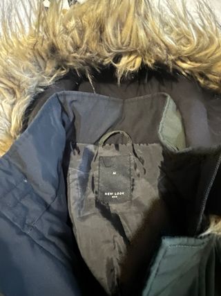 Parka New Look verde caqui con capucha