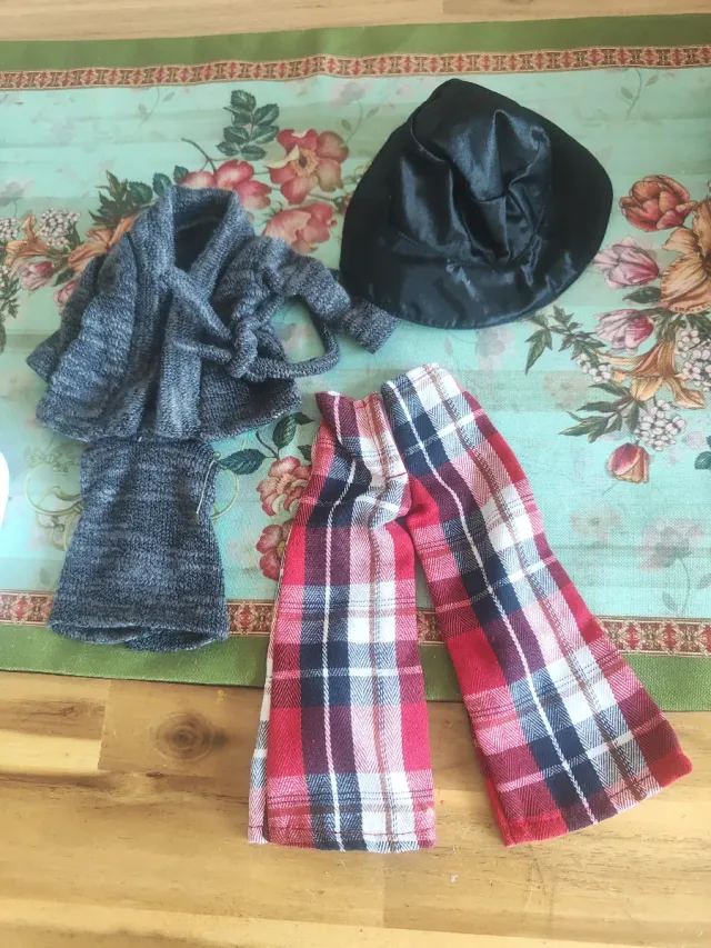 Abbigliamento Nancy: 1 set originale+ una camicetta