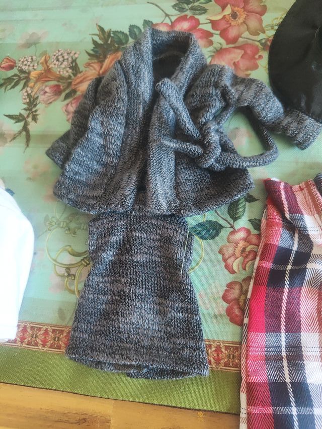 Abbigliamento Nancy: 1 set originale+ una camicetta