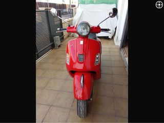 Vespa GTS 125 ie Roja