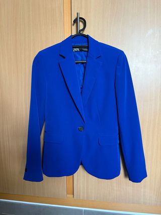 Americana azul eléctrico Zara