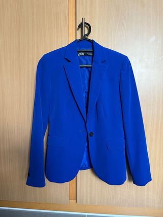 Americana azul eléctrico Zara