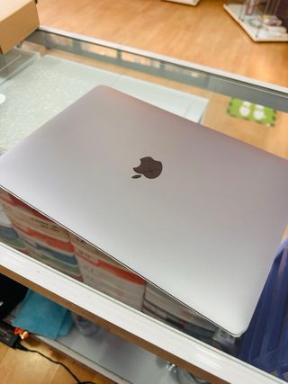 MacBook Air M1 Gris 8GB RAM 256GB SSD AÑO 2020