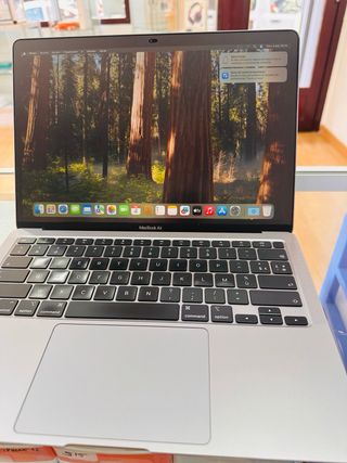 MacBook Air M1 Gris 8GB RAM 256GB SSD AÑO 2020