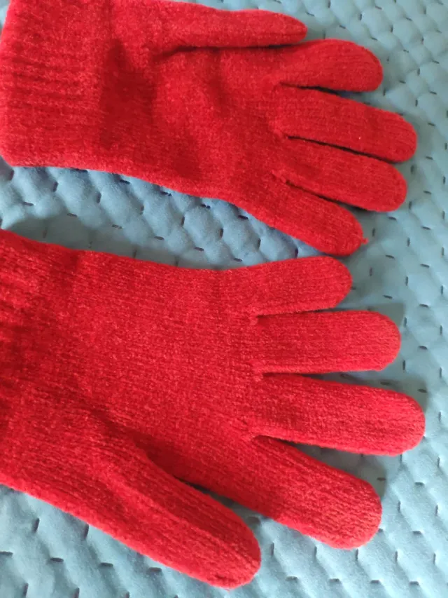 Guanti rossi in ciniglia
