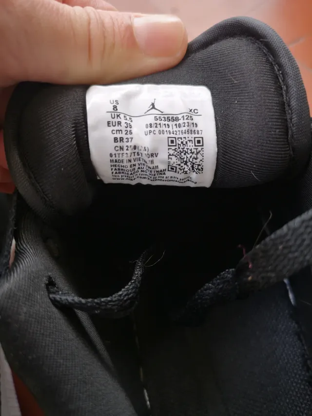 Zapatillas Jordan 1 Low Morado y Negro