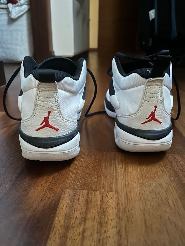 Zapatillas Baloncesto Jordan Blancas y Negras