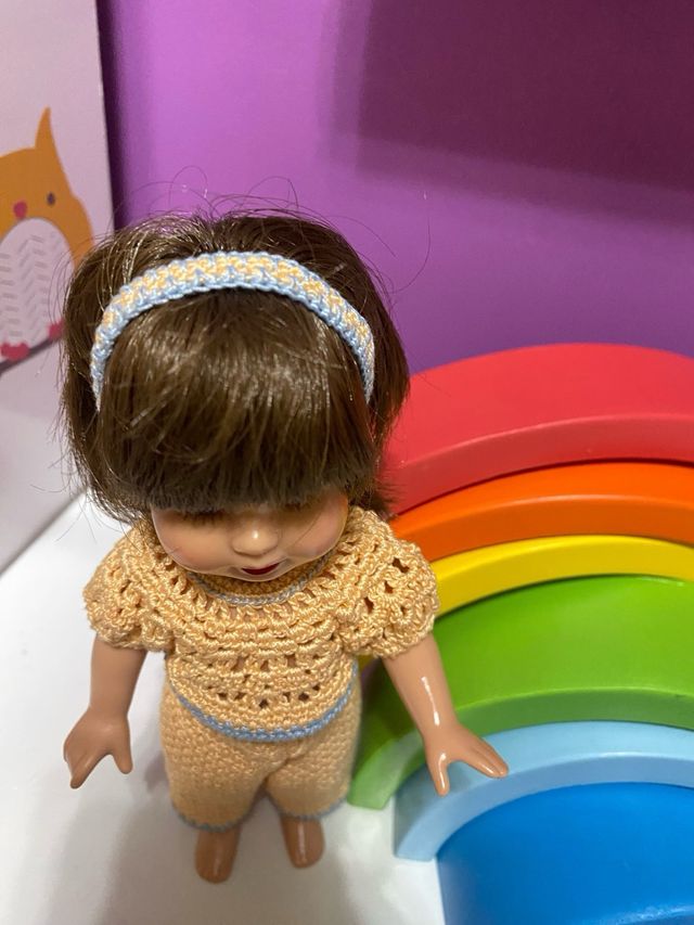 Muñeca Mariquita Pérez con traje artesanal
