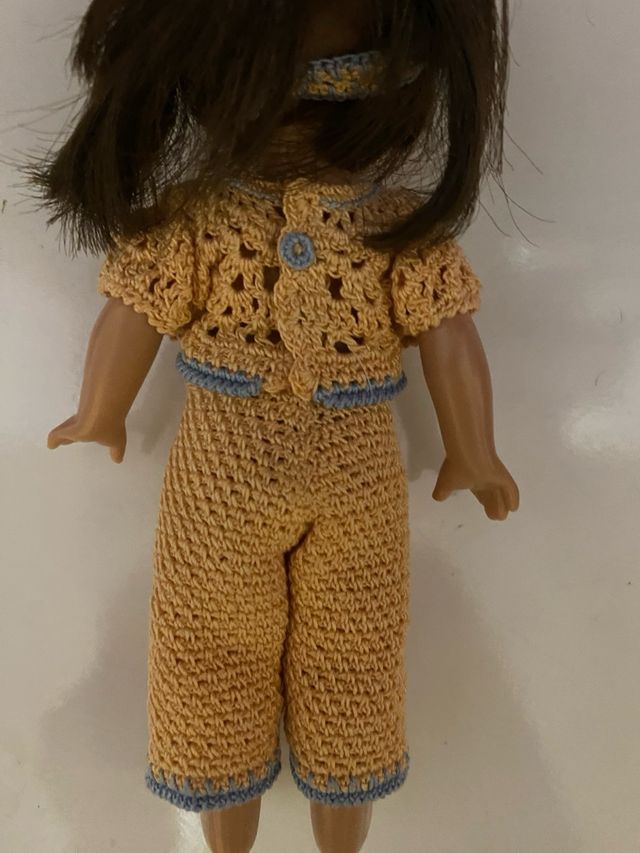 Muñeca Mariquita Pérez con traje artesanal
