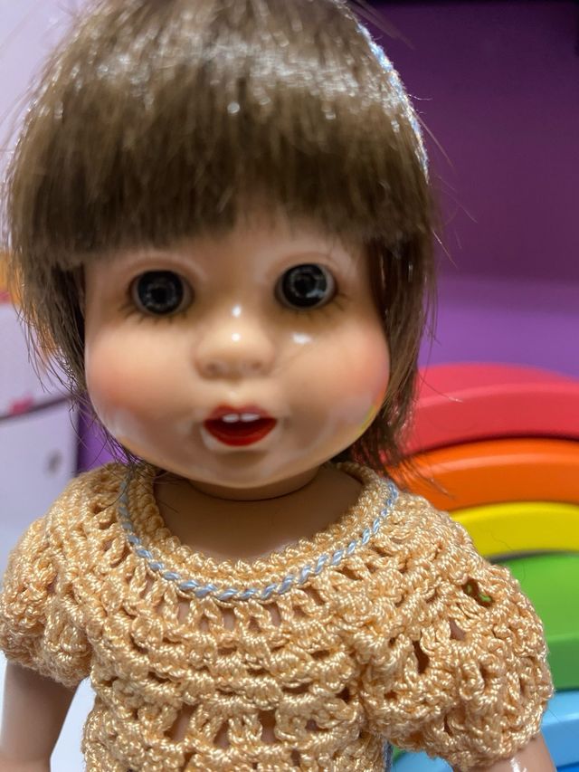 Muñeca Mariquita Pérez con traje artesanal