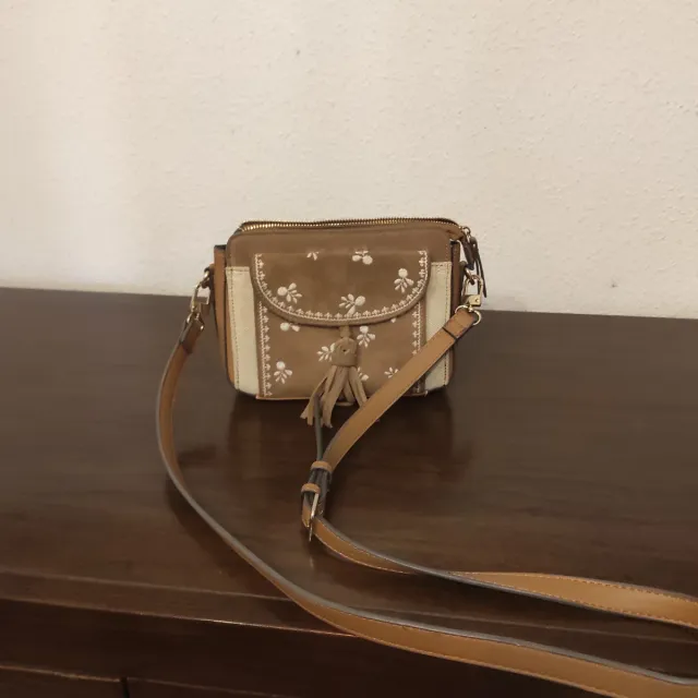 Bolso bandolera de ante con bordado