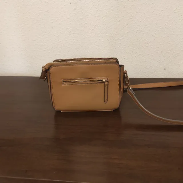 Bolso bandolera de ante con bordado