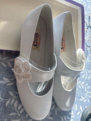 Zapatos comunión niña Gavis blancos. 
