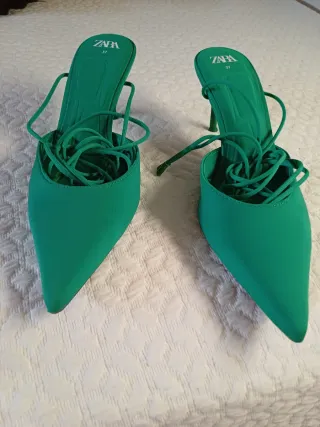 Zapatos de tacón Zara verdes