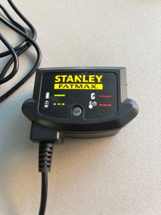 2 Baterías y Cargador Stanley Fatmax 18V