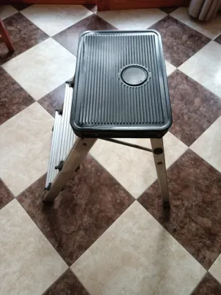 Escalera 3 peldaños aluminio y plástico