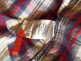 Camisa juvenil cuadros roja
talla 14años