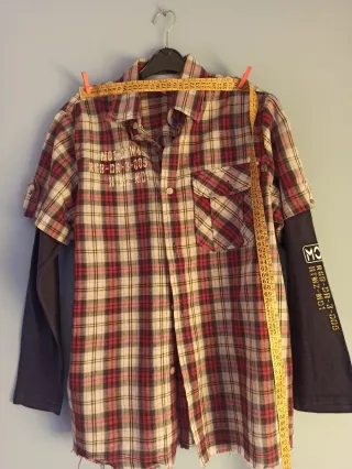 Camisa juvenil cuadros roja
talla 14años