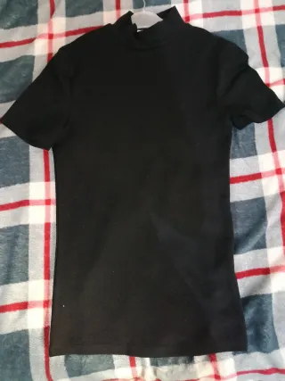 Maglia nera maniche corte con brillantini