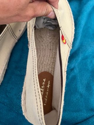 Mocasines Beige con Detalle Tricolor