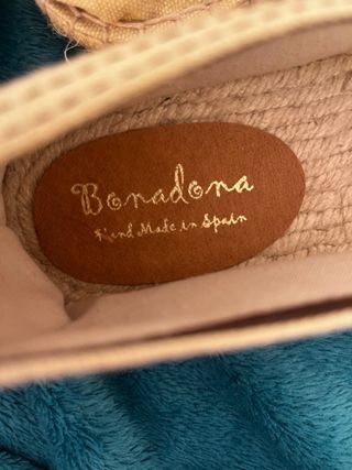 Mocasines Beige con Detalle Tricolor