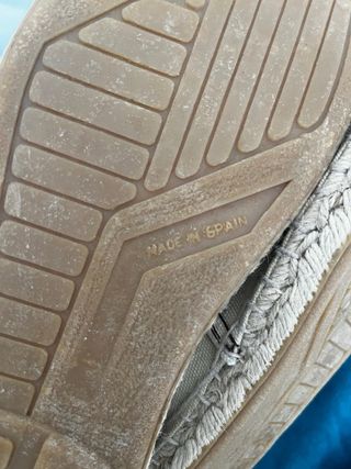 Mocasines Beige con Detalle Tricolor