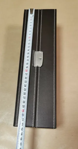 Caja botellero con cierre metálico