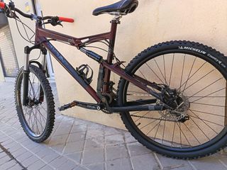 Bicicleta BTT Full Suspensión