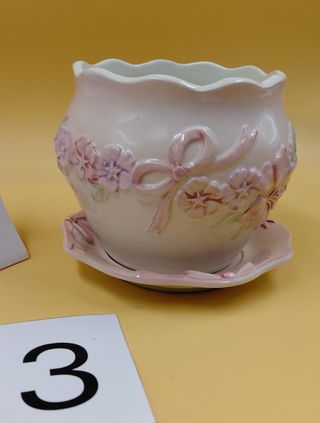 Vaso con vassoio in ceramica rosa