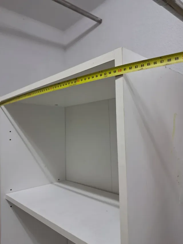 Estantería blanca de madera