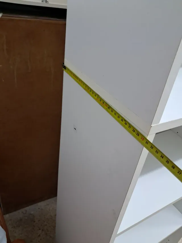 Estantería blanca de madera