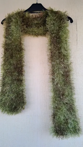 Bufanda de pelo verde y marrón