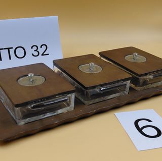 Antipastiera in legno con tre contenitori in vetro