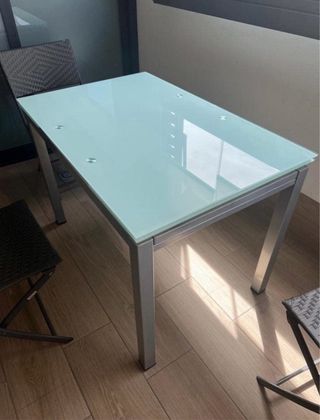 Mesa de cristal extensible